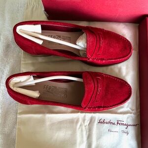 Salvatore Ferragamo Designer Red Swede Deka Style Camoscio Rosso size 7M…